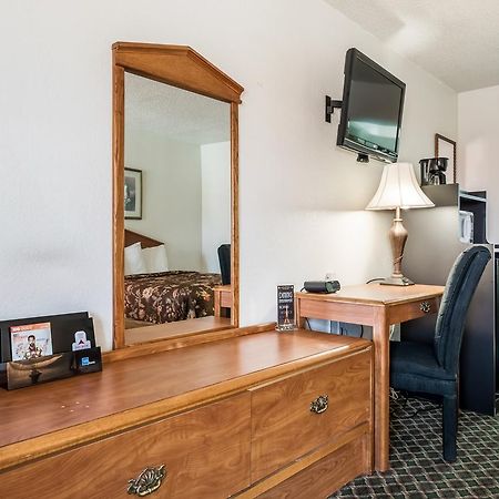 Americas Best Value Inn Париж Екстер'єр фото
